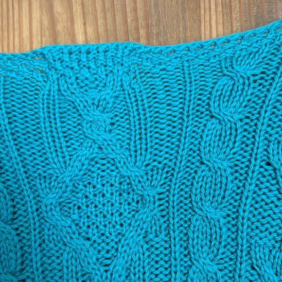 Ladies size Medium sweater purchased in Ireland.🇮🇪 - Picture 4 of 4